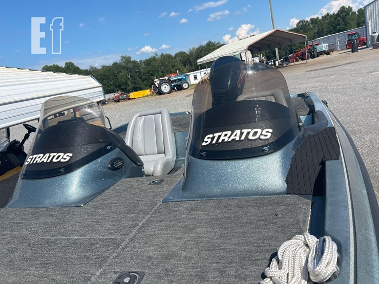2000-stratos-273-vindicator-17ft-bass-boat-w/ez-lo-image-10