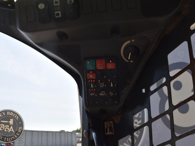 2019-deere-325g-image-52