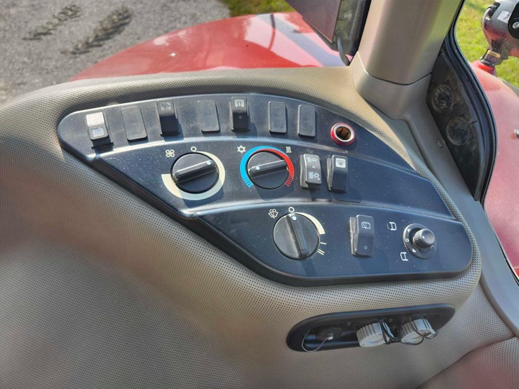 2012-case-ih-magnum-260-image-30