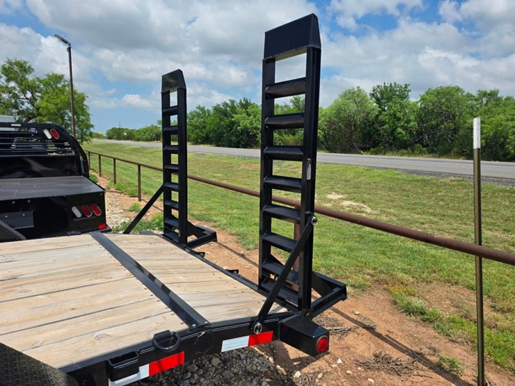 new-2022-load-trail-ch-83in-x-18ft-equipment-trailer-image-9