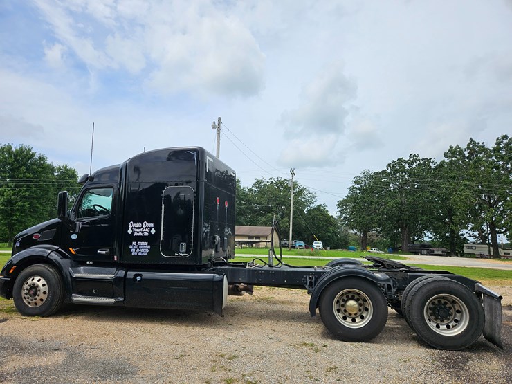 2018-peterbilt-579-image-10