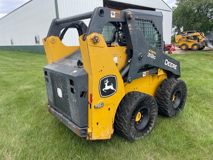 2019-deere-318g-image-4
