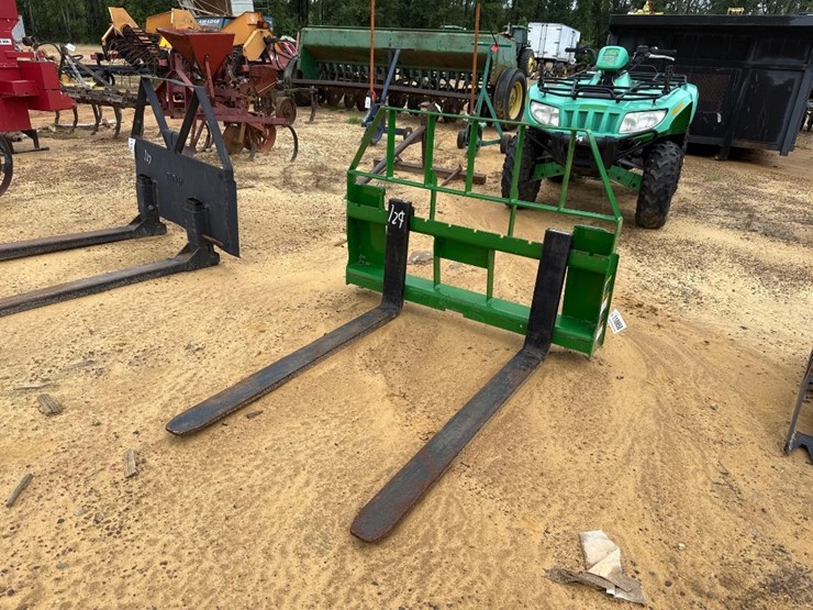 129---frontier-john-deere-pallet-forks-image-2