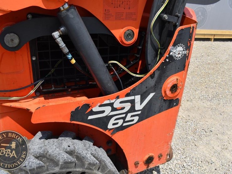 2017-kubota-ssv65-image-8