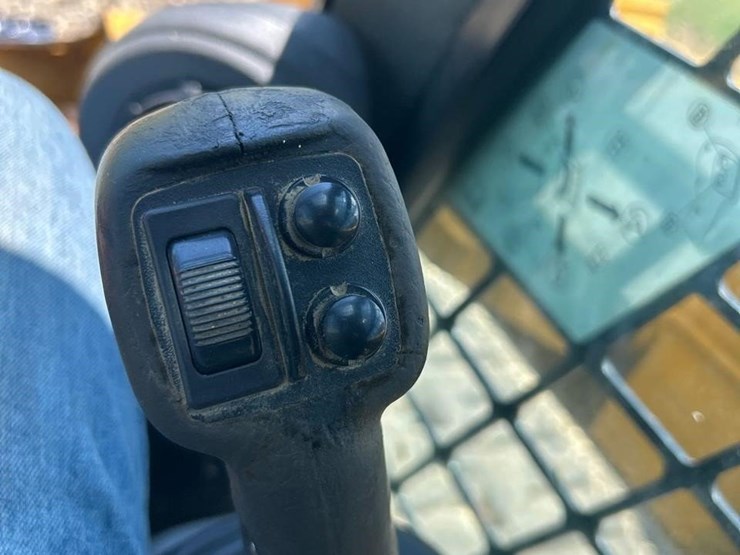 2015-caterpillar-279d-image-16