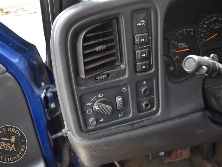 2003-chevrolet-silverado-2500-image-48