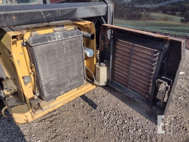 new-holland-lx885-image-23