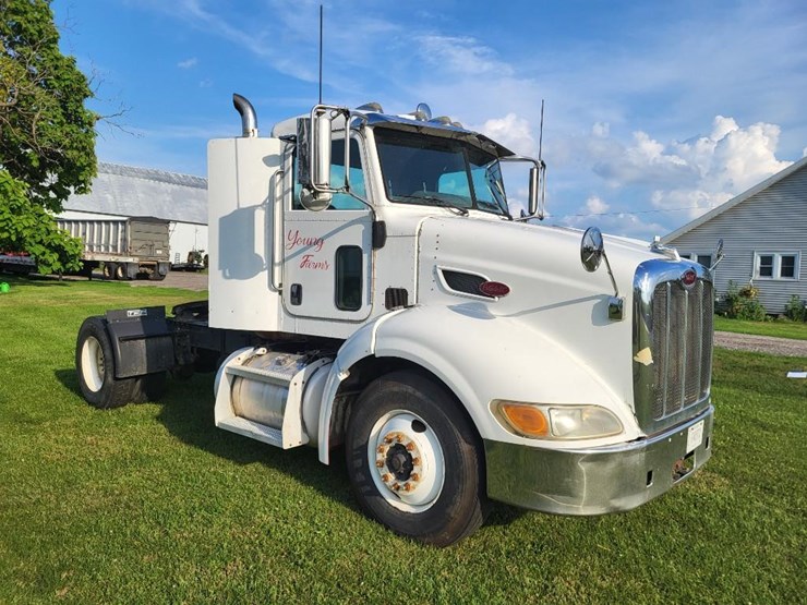 2008-peterbilt-384-image-7