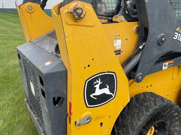 2019-deere-318g-image-7