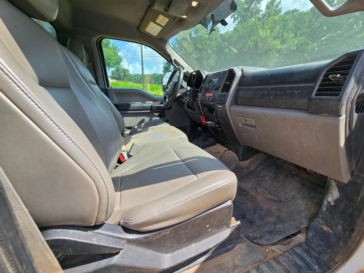 2019-ford-f550-image-25