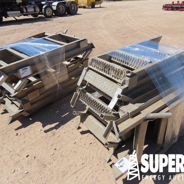 (5-192) Aluminum Extending Stairs, (2) Pallets. Lo
