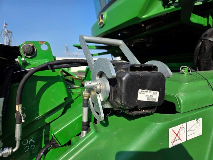 2015-john-deere-s680-image-11