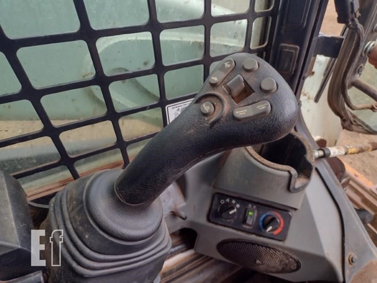 2020-bobcat-t595-image-10