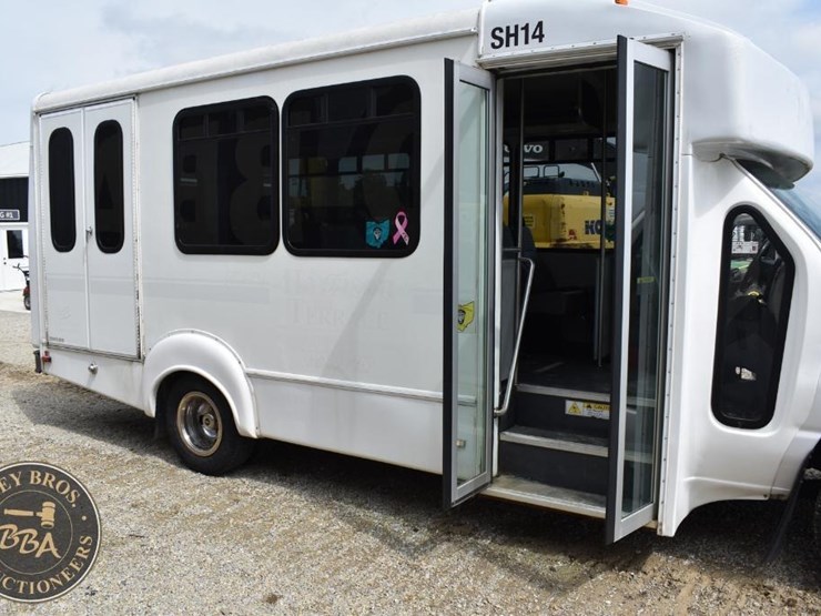 2014-ford-e350-image-37