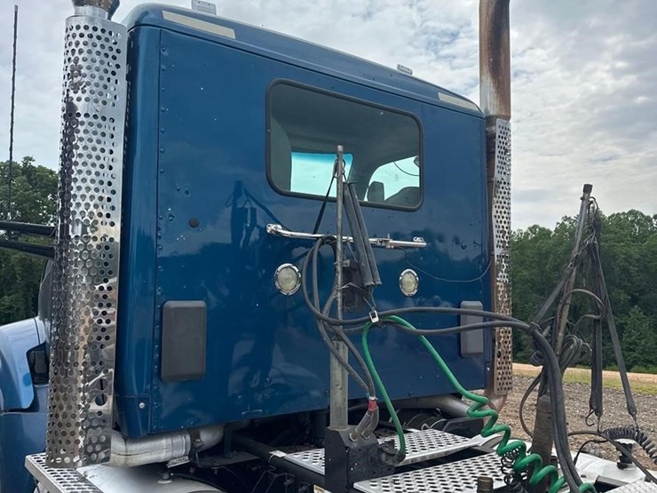 2015-kenworth-t880-image-14