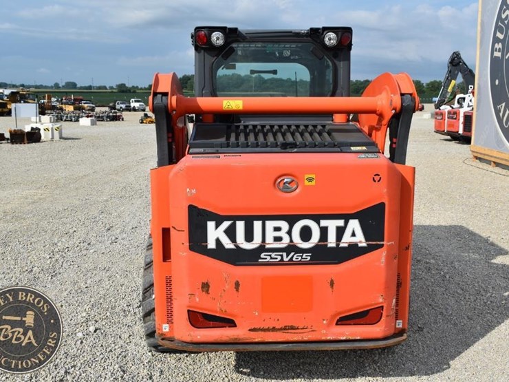 2020-kubota-ssv65-image-12