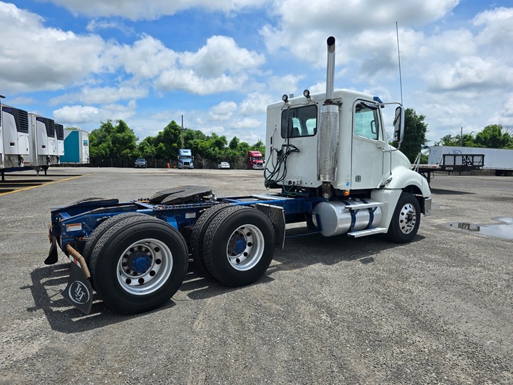 2020-freightliner-columbia-120-image-21