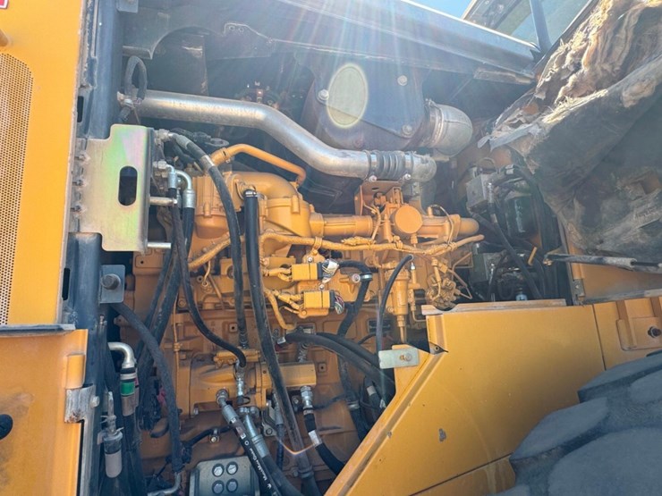 2013-deere-824k-image-30