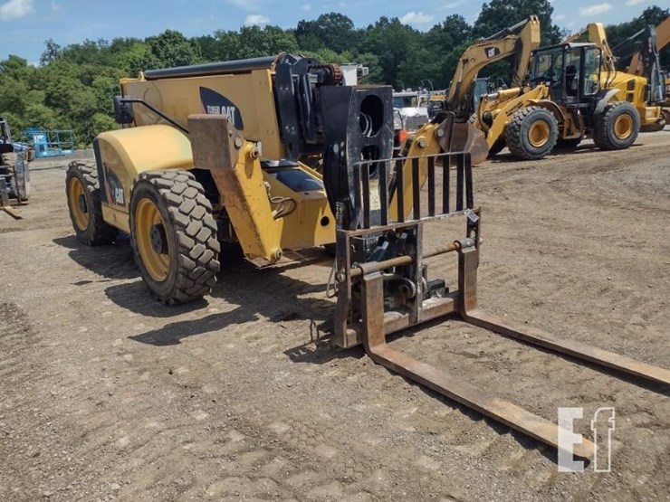 2017-caterpillar-tl1055d-image-28