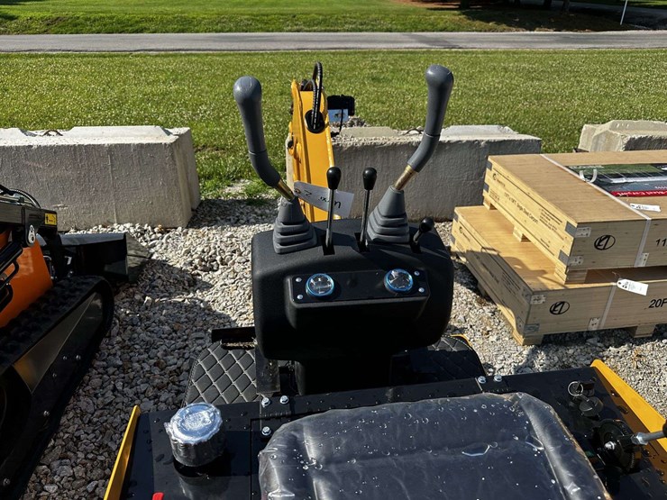 mini-excavator-image-8