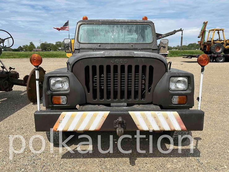 10701---(1985)-jeep-flightline-diesel-tow-truck-4x2-(vin#-3v0a24xxem000532)-image-2