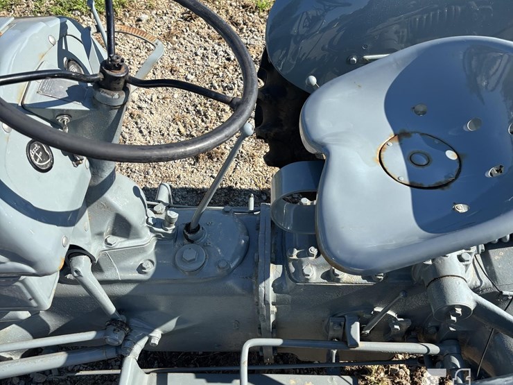 1947-ford-9n-image-12