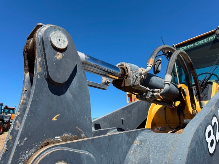 2013-deere-824k-image-11