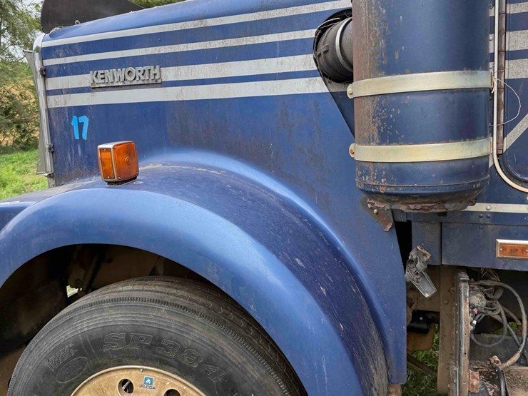 1983-kenworth-w900-image-16