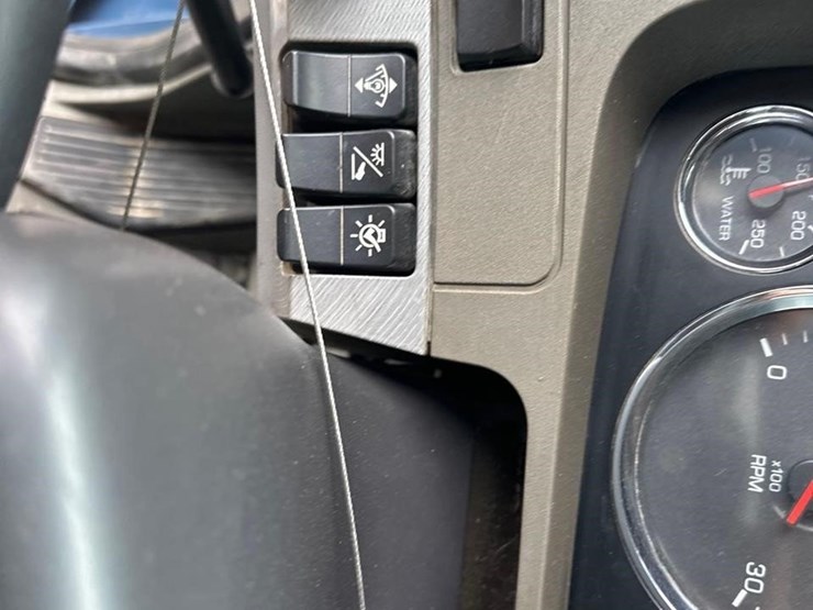 2015-kenworth-t880-image-33