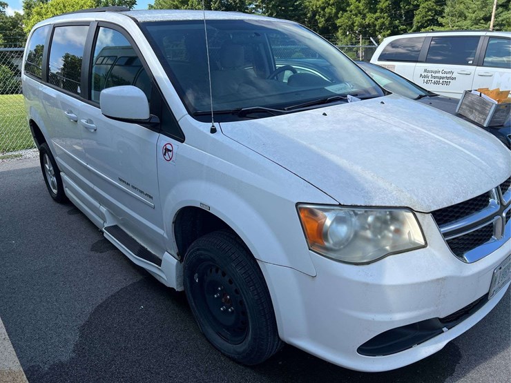 2012-dodge-grand-caravan-image-1