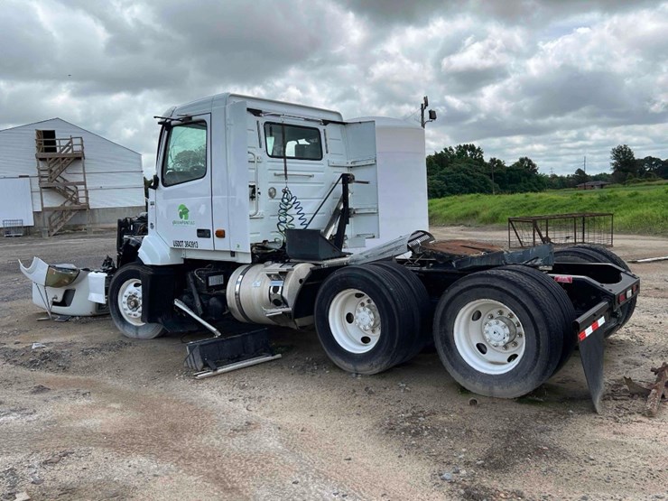 2007-volvo-vnl-truck-tractor-image-8