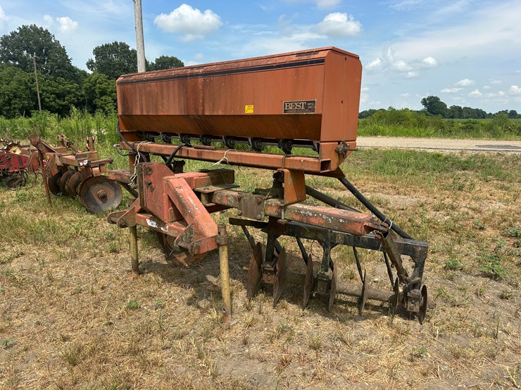 #26624-•-best-mfg-ls9600-seeder-w/-levee-plow-image-1