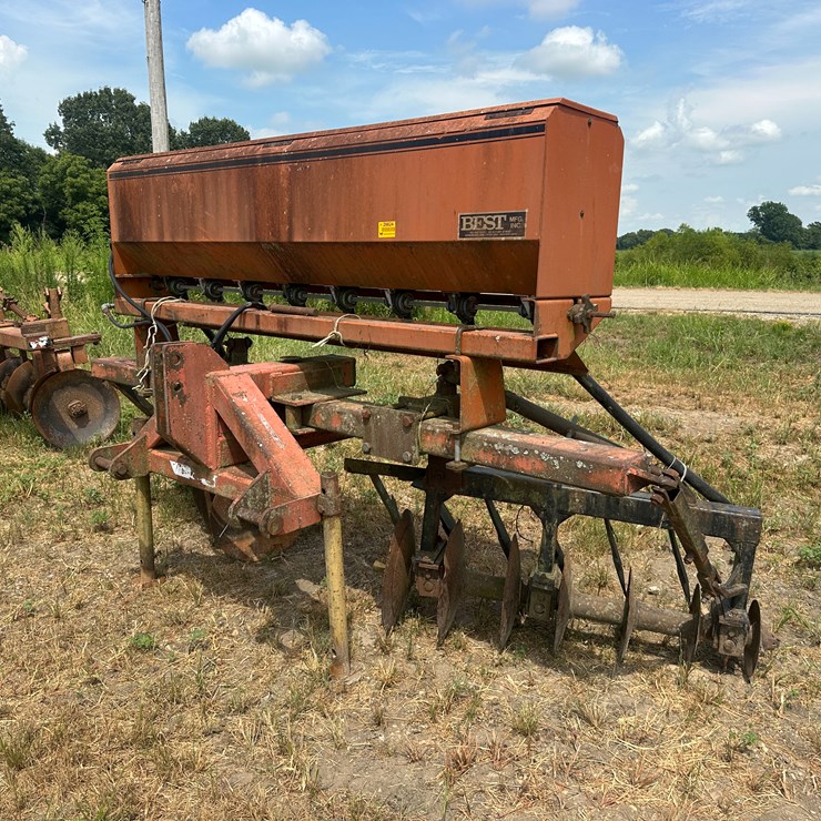 #26624 • Best Mfg LS9600 Seeder w/ Levee Plow