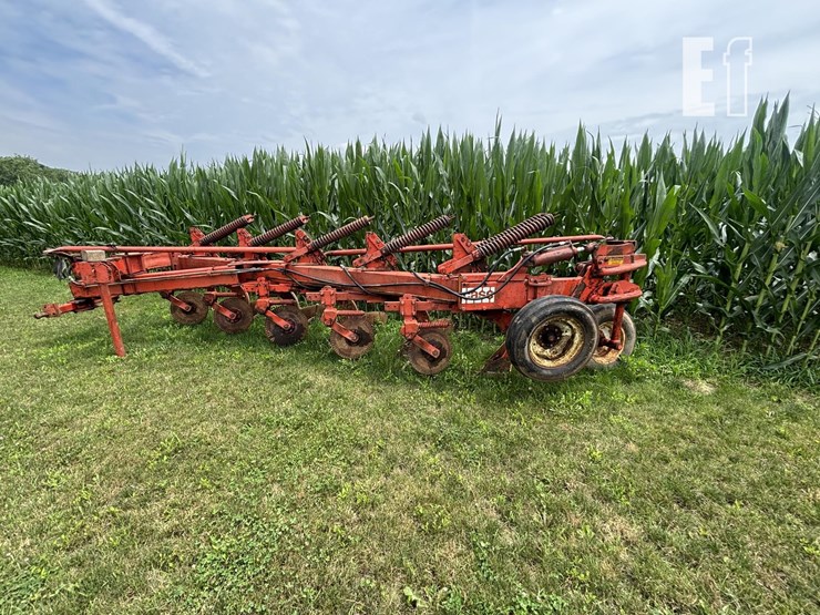 j-i-case-5-bottom-plow-wilson825-b17-image-1