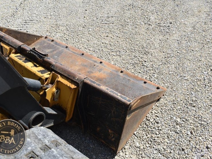 2019-deere-325g-image-52