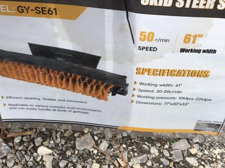 new-giyi-skid-steer-sweeper-image-3