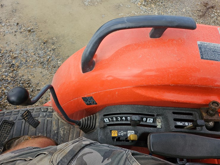 #20866-•-2008-kubota-l3240-tractor-image-24