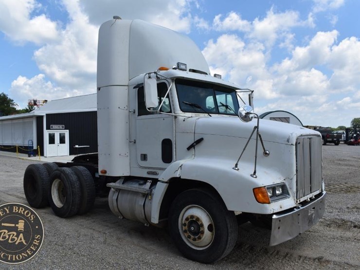 1999-freightliner-fld112-image-22