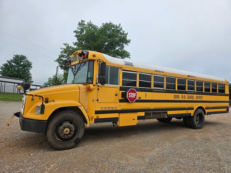 2005-freightliner-fs65-image-4