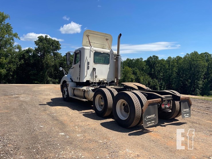 2006-freightliner-columbia-120-image-8