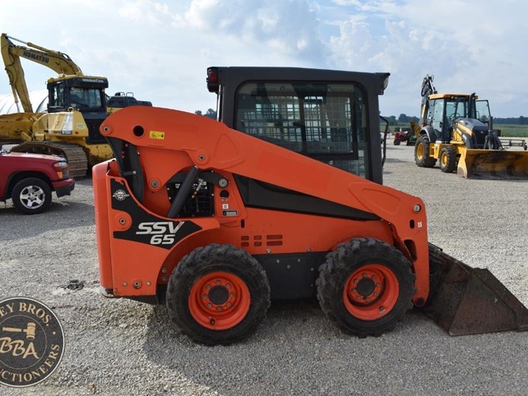 2020-kubota-ssv65-image-21