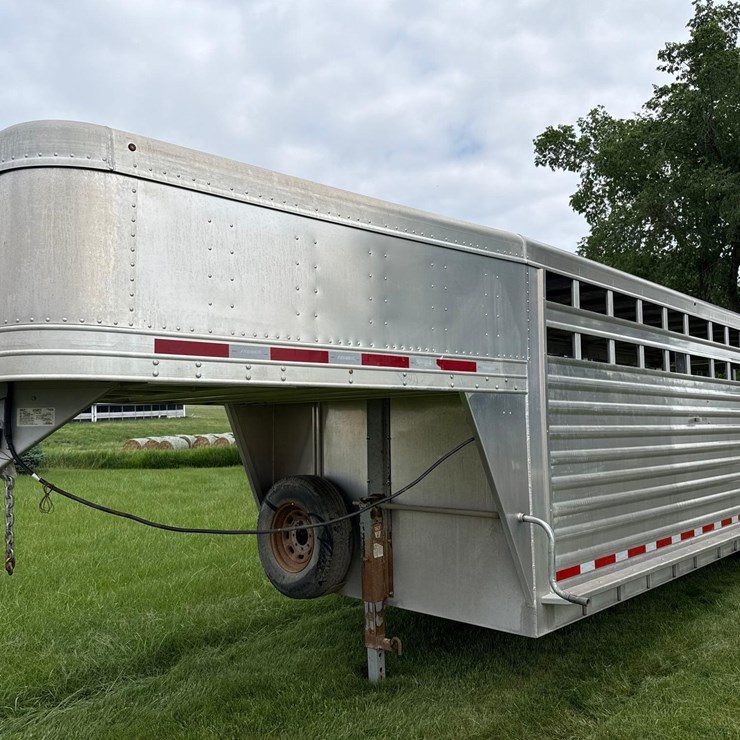 2012 Featherlite 7ft x 24ft Aluminum Gooseneck Livestock Trailer