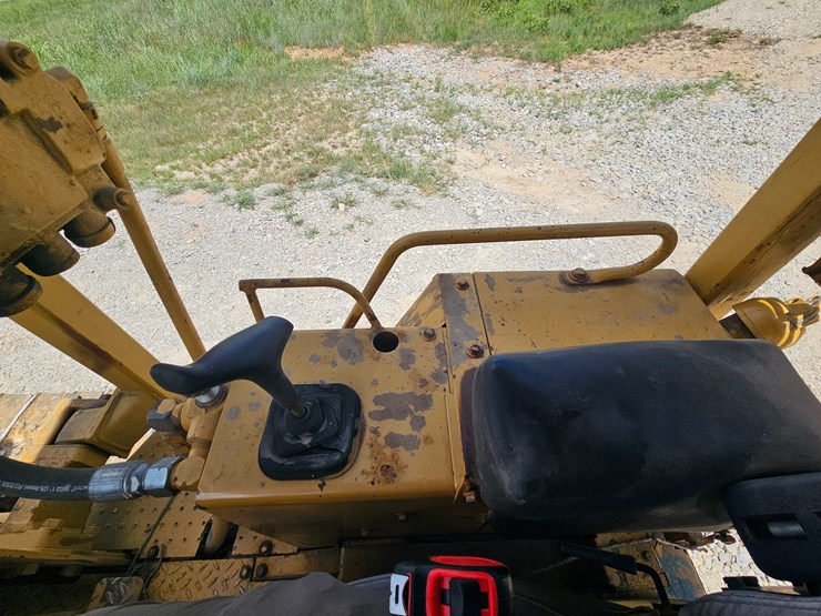 caterpillar-d4c-image-31