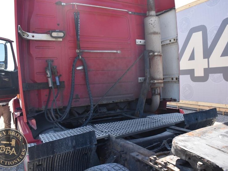 2005-volvo-vnl64t670-image-43