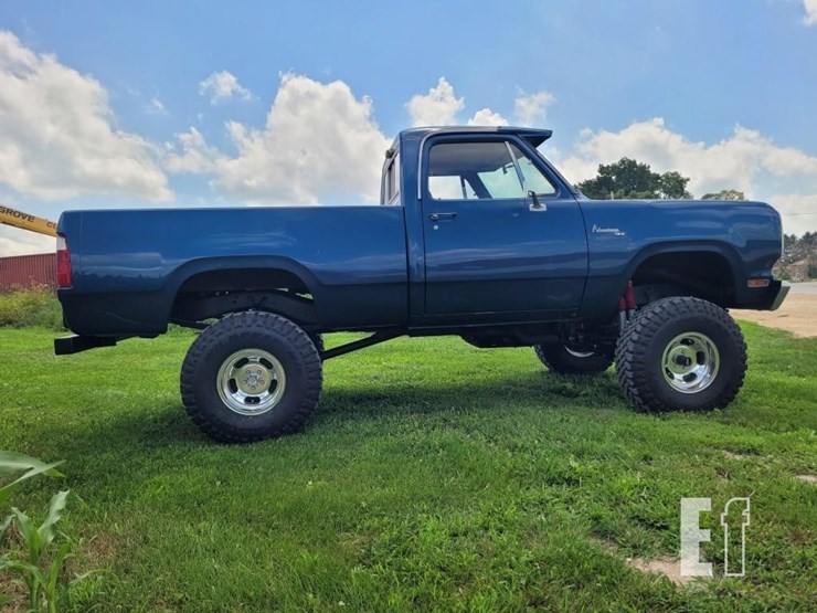 1977-dodge-power-wagon-image-6