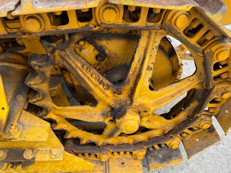 caterpillar-22-ag-crawler-image-23
