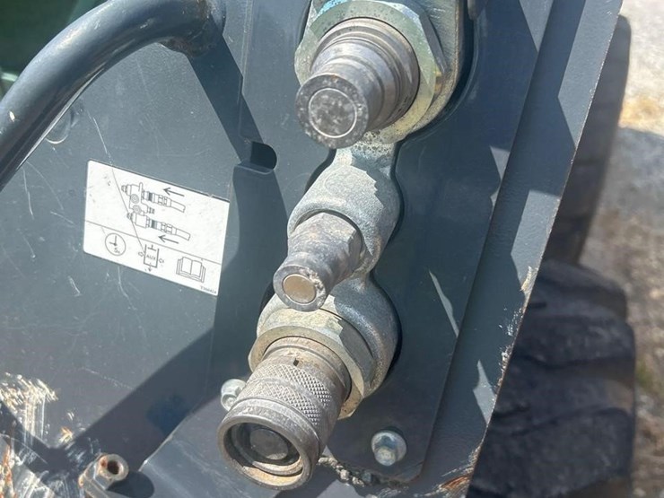 deere-320g-image-4