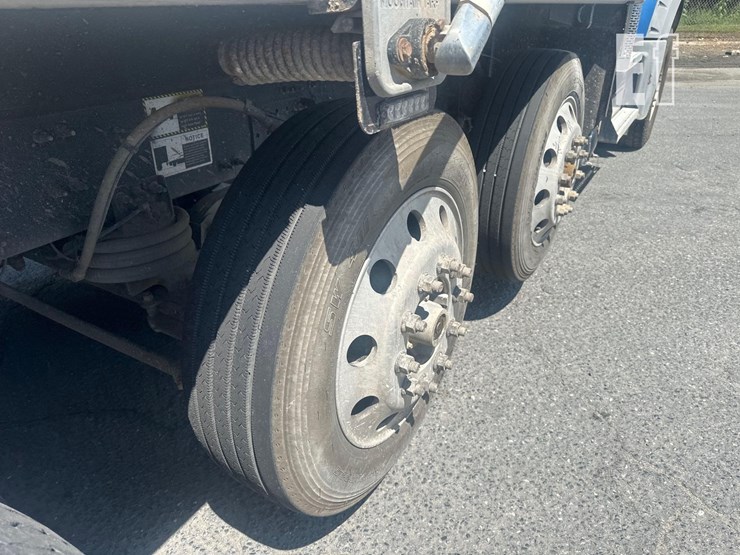 2021-mack-granite-64fr-image-14