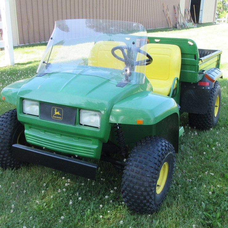 JOHN DEERE GATOR