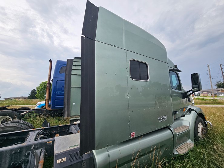 2016-peterbilt-579-image-14